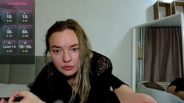 Snapshot of Eva___forever chatting on November 2025 01:40:01 AM Eva forever online show from November 2025 01:40:01 AM