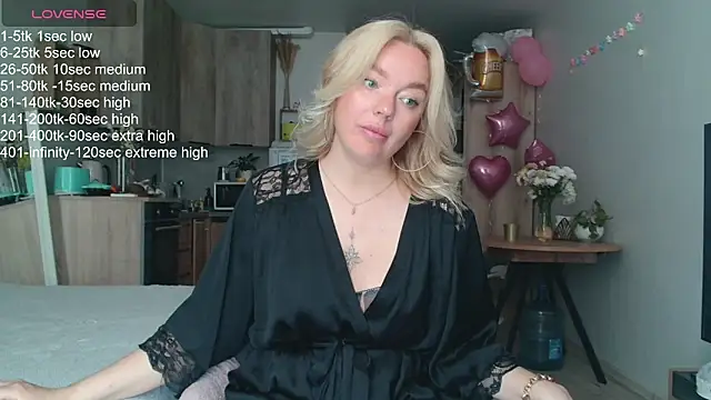 Snapshot of Eva___forever chatting on May 2026 05:47:01 AM Eva forever online show from May 2026 05:47:01 AM
