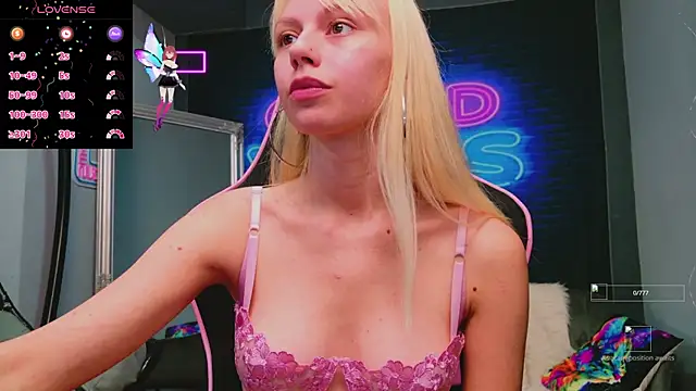 Snapshot of AlessiaCroft chatting on September 2025 04:14:02 AM AlessiaCroft online show from September 2025 04:14:02 AM