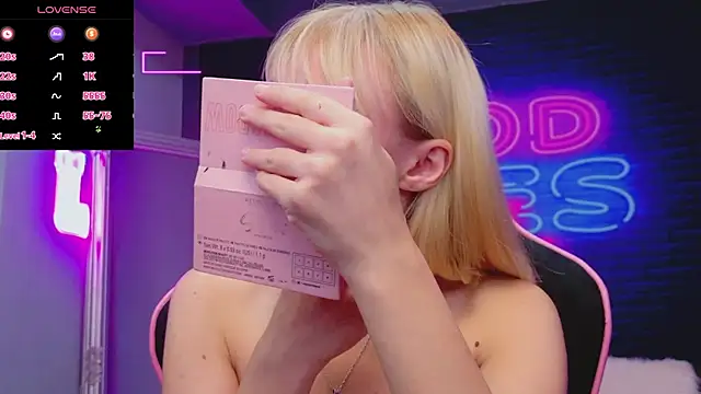 Snapshot of AlessiaCroft chatting on October 2025 04:15:01 AM AlessiaCroft online show from October 2025 04:15:01 AM