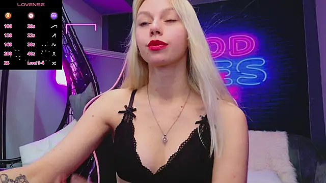 Snapshot of AlessiaCroft chatting on November 2025 05:07:01 AM AlessiaCroft online show from November 2025 05:07:01 AM