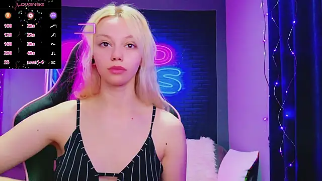 Snapshot of AlessiaCroft chatting on March 2026 03:45:02 AM AlessiaCroft online show from March 2026 03:45:02 AM