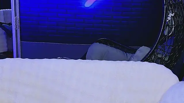 Snapshot of AlessiaCroft chatting on April 2026 04:13:02 AM AlessiaCroft online show from April 2026 04:13:02 AM