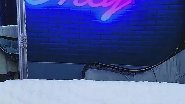 Snapshot of AlessiaCroft chatting on April 2026 04:17:01 AM AlessiaCroft online show from April 2026 04:17:01 AM