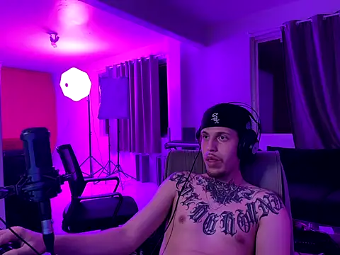 Snapshot of bigrosa21cm chatting on October 2025 06:23:01 AM bigrosa21cm online show from October 2025 06:23:01 AM