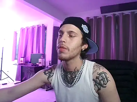 Snapshot of bigrosa21cm chatting on November 2025 09:28:01 PM bigrosa21cm online show from November 2025 09:28:01 PM