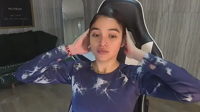 clementine t online show from December 2025 12:42:02 PM