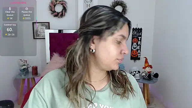 Snapshot of Isa-lox chatting on October 2025 09:27:02 PM Isa-lox online show from October 2025 09:27:02 PM