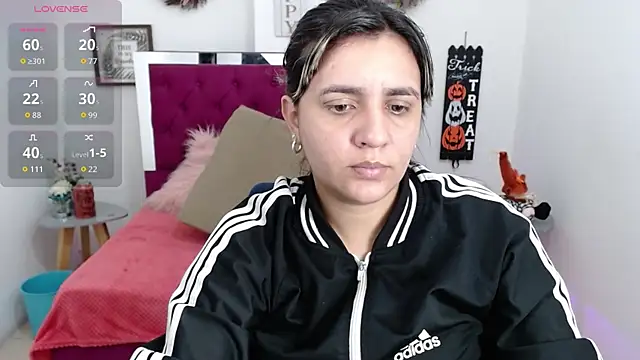 Snapshot of Isa-lox chatting on October 2025 09:47:02 PM Isa-lox online show from October 2025 09:47:02 PM