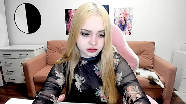 Snapshot of mistress_lain chatting on March 2026 09:38:02 PM mistress lain online show from March 2026 09:38:02 PM