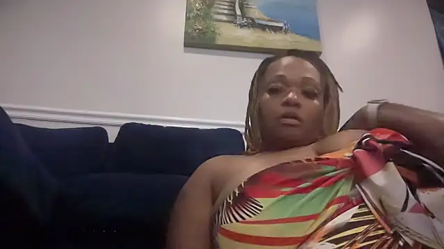 RoyalQueen2u online show from May 2026 07:37:02 AM