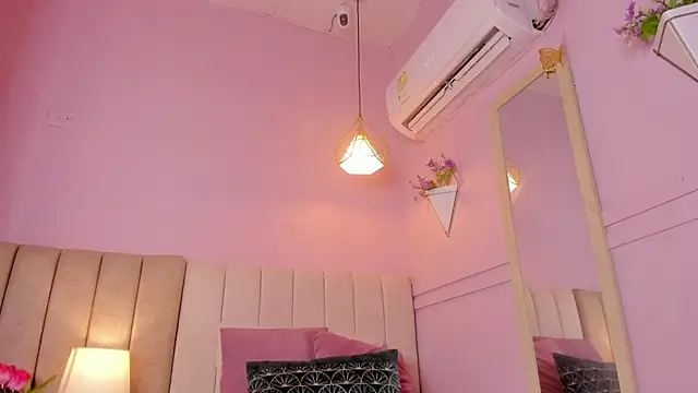  lucia 18 online show from October 2025 06:42:01 PM