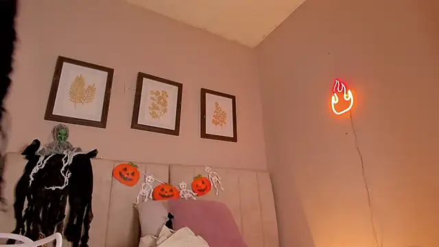  lucia 18 online show from October 2025 04:41:01 PM