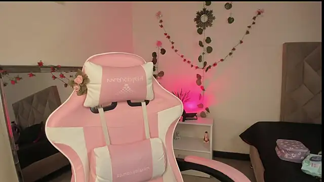 Snapshot of Paprika_ chatting on November 2025 06:19:02 PM Paprika online show from November 2025 06:19:02 PM