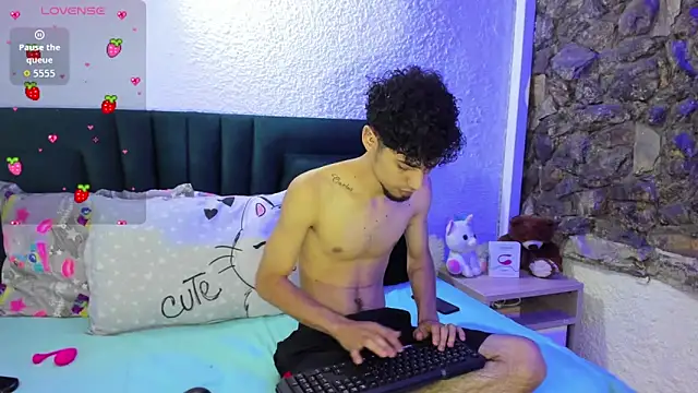 Snapshot of JennMuriel_ chatting on November 2025 12:49:02 PM JennMuriel online show from November 2025 12:49:02 PM