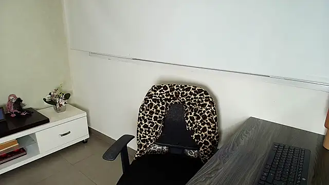  Victoria Collins online show from October 2025 11:03:01 AM