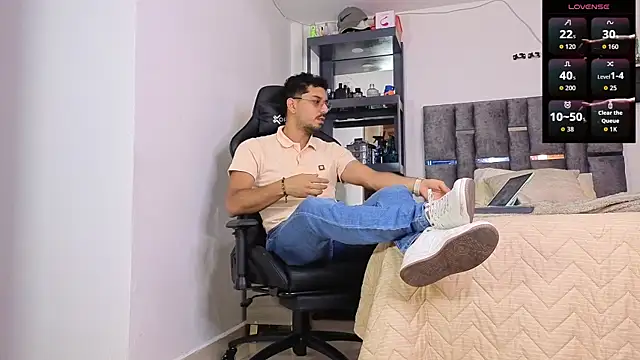 Snapshot of samuelcoopeer chatting on April 2026 08:28:02 PM samuelcoopeer online show from April 2026 08:28:02 PM