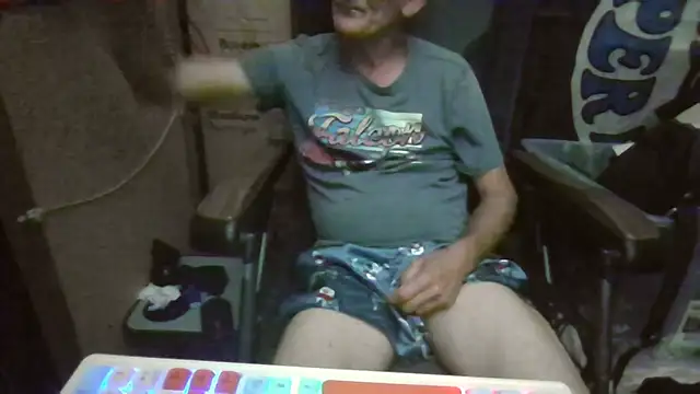 Lovyourpuss online show from May 2026 02:02:02 PM