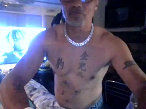 Snapshot of badboy2u2025 chatting on April 2026 11:40:02 PM badboy2u2025 online show from April 2026 11:40:02 PM