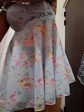 Snapshot of RoseLiveSL chatting on October 2025 05:02:02 PM RoseLiveSL online show from October 2025 05:02:02 PM