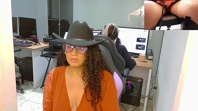 Dakota Rainbow22 online show from February 2026 04:19:02 PM