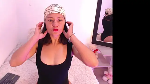 renataj online show from December 2025 09:44:02 PM