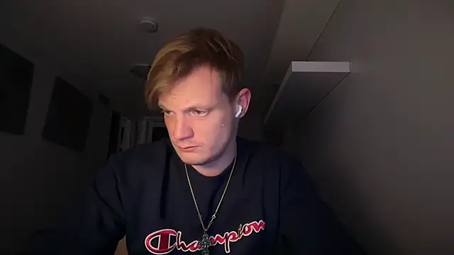 Snapshot of lustylyndon chatting on March 2026 03:44:02 AM lustylyndon online show from March 2026 03:44:02 AM