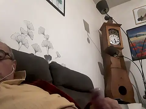 Vince072 online show from September 2025 07:04:01 PM