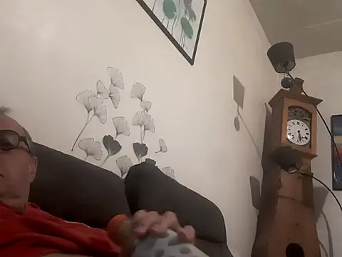 Vince072 online show from September 2025 04:25:01 AM