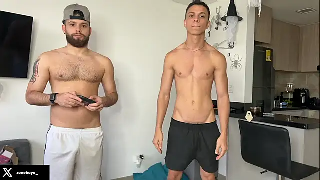 Snapshot of zoneboys chatting on October 2025 09:58:02 PM zoneboys online show from October 2025 09:58:02 PM