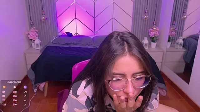 alesiamoore online show from July 2026 03:34:02 PM