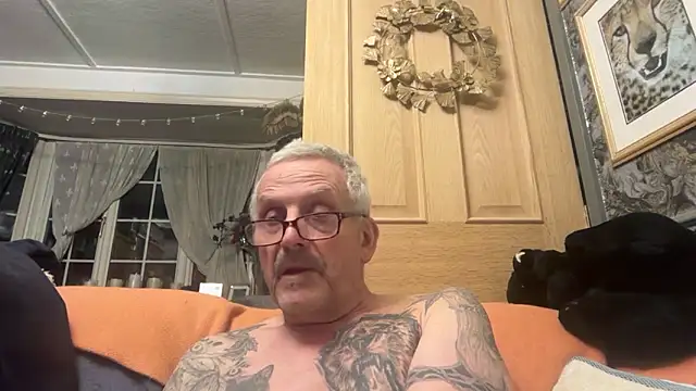 Snapshot of poggles chatting on March 2026 08:24:02 PM poggles online show from March 2026 08:24:02 PM