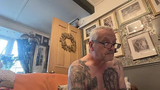 Snapshot of poggles chatting on April 2026 06:25:02 AM poggles online show from April 2026 06:25:02 AM