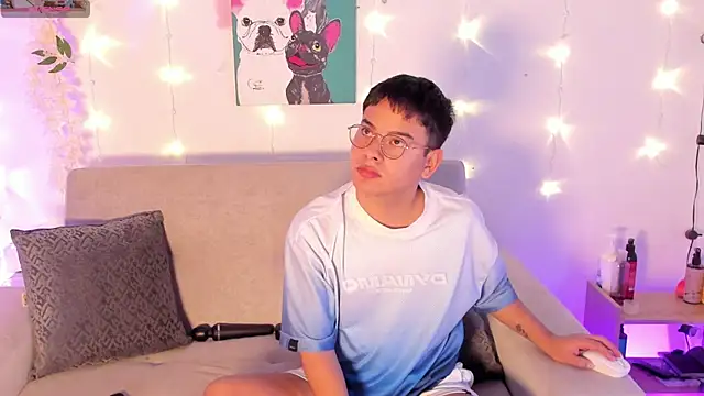 Snapshot of Young_Ben chatting on May 2026 03:23:01 AM Young Ben online show from May 2026 03:23:01 AM