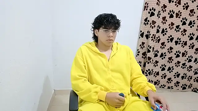 Snapshot of Kei_Dream chatting on October 2025 03:57:02 PM Kei Dream online show from October 2025 03:57:02 PM