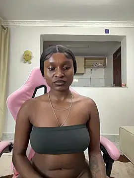 Snapshot of Lil-shawrie chatting on April 2026 07:23:02 PM Lil-shawrie online show from April 2026 07:23:02 PM