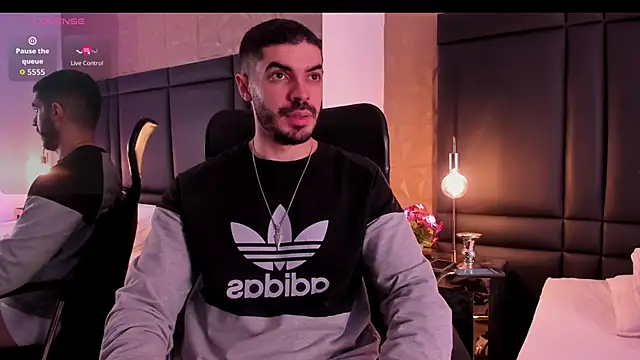 AxelThompson  online show from September 2025 11:32:02 AM