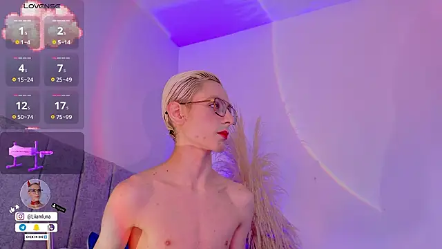 liiamluna  online show from February 2026 09:30:01 AM