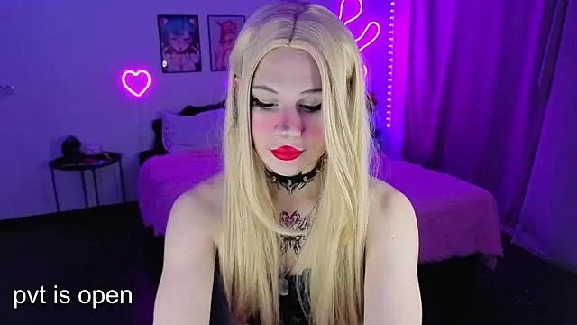 Snapshot of your_little_eva chatting on October 2025 09:45:02 PM your little eva online show from October 2025 09:45:02 PM