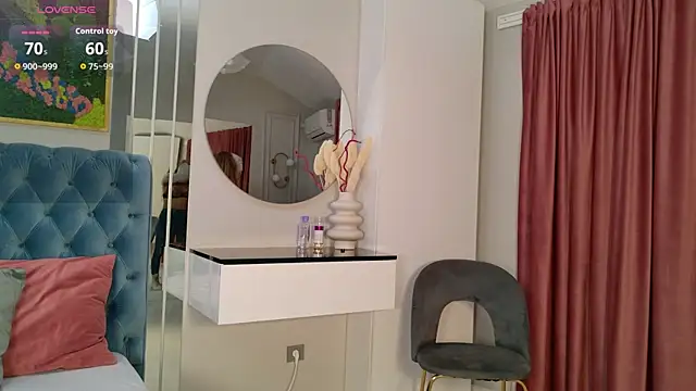 Snapshot of SiennaPierce chatting on June 2026 11:12:02 AM SiennaPierce online show from June 2026 11:12:02 AM