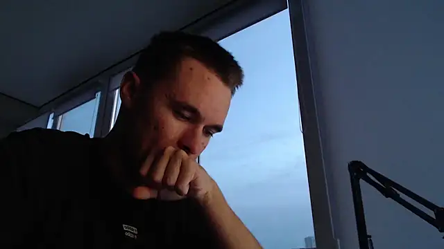 FreddyBredi online show from October 2025 01:42:02 PM
