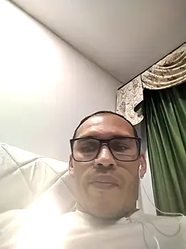 DOBLEWYOSK69G online show from February 2026 11:28:02 PM