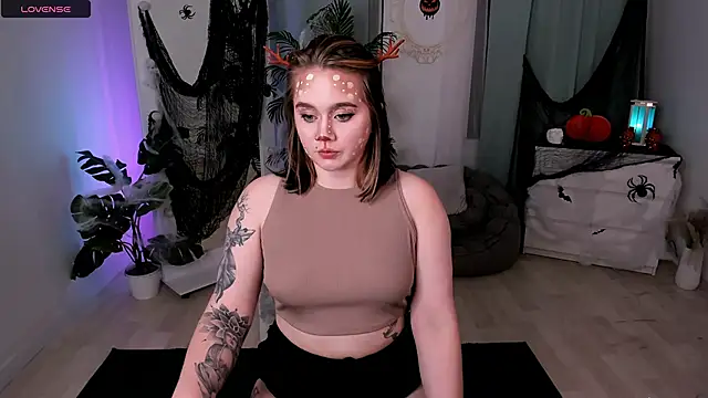 lunaalli online show from October 2025 04:09:02 PM