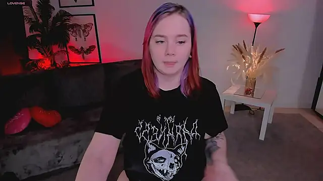 lunaalli online show from February 2026 09:02:01 PM