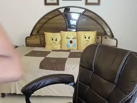 Snapshot of LovelyYoYo chatting on October 2025 02:09:02 AM LovelyYoYo online show from October 2025 02:09:02 AM