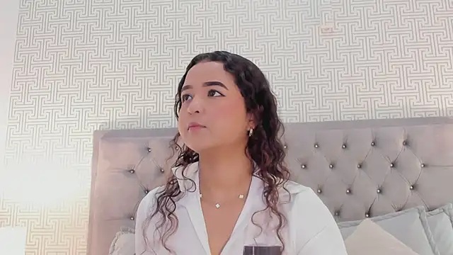 Evaa Lunna  online show from March 2026 08:12:01 PM