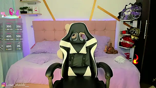 Luna blackk online show from February 2026 09:09:02 PM