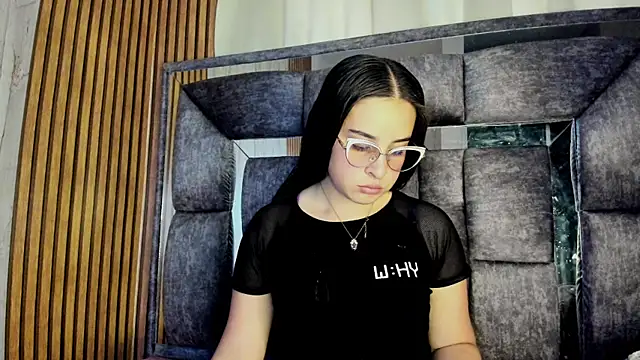 Cherry  Hot online show from December 2025 10:15:02 PM