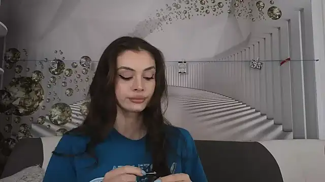 EvoletteLouLou online show from September 2025 01:57:02 PM