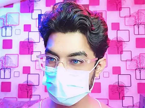 ChiseledCharm online show from October 2025 06:32:01 PM